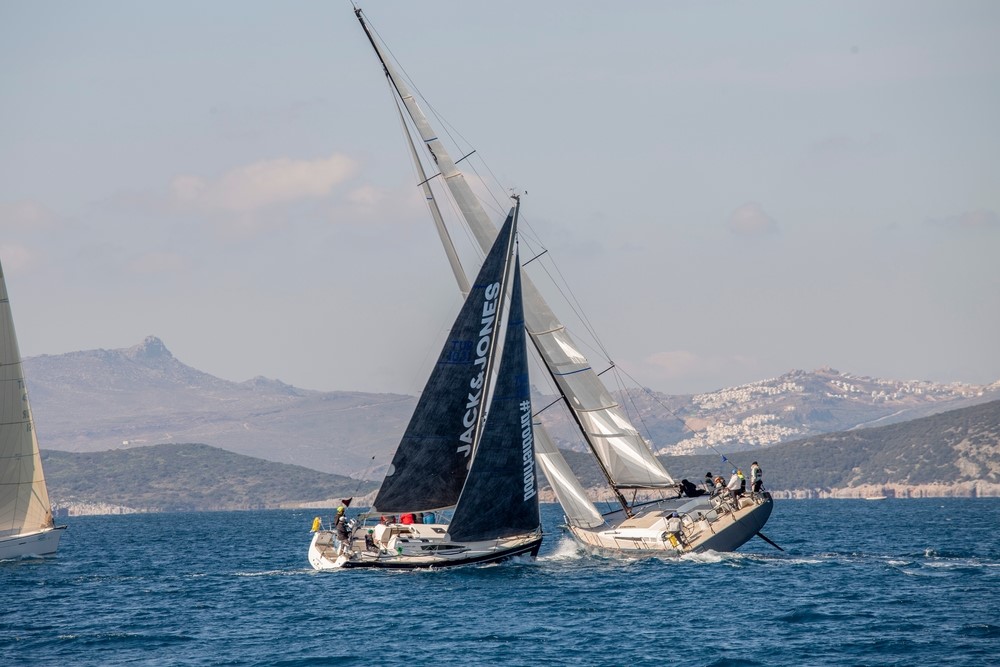 What causes boating accidents?